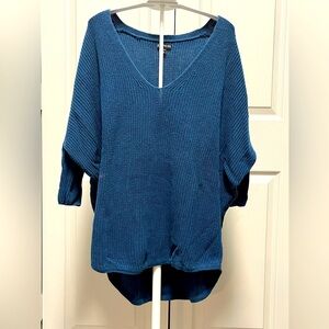Oversized Express v-neck sweater with 3/4 length sleeves.